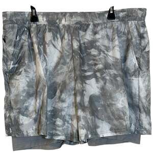 Xersion XXL Gray Ice Print Above Knee Woven 2 in 1, 5 inch Shorts, Slip Pockets